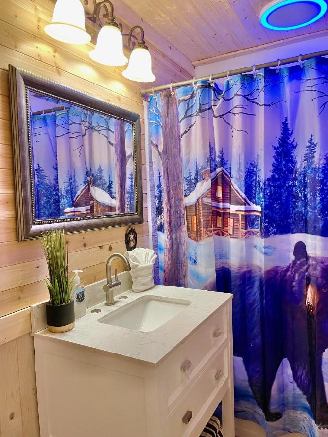 Remodelled Cabin! Great Location! セバービル エクステリア 写真