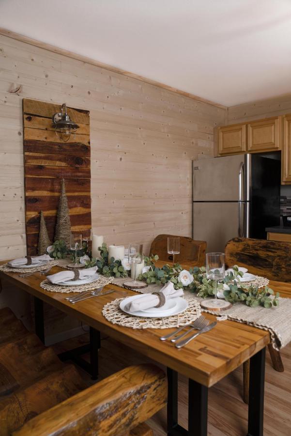 Remodelled Cabin! Great Location! セバービル エクステリア 写真