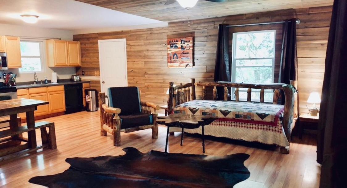 Remodelled Cabin! Great Location! セバービル エクステリア 写真
