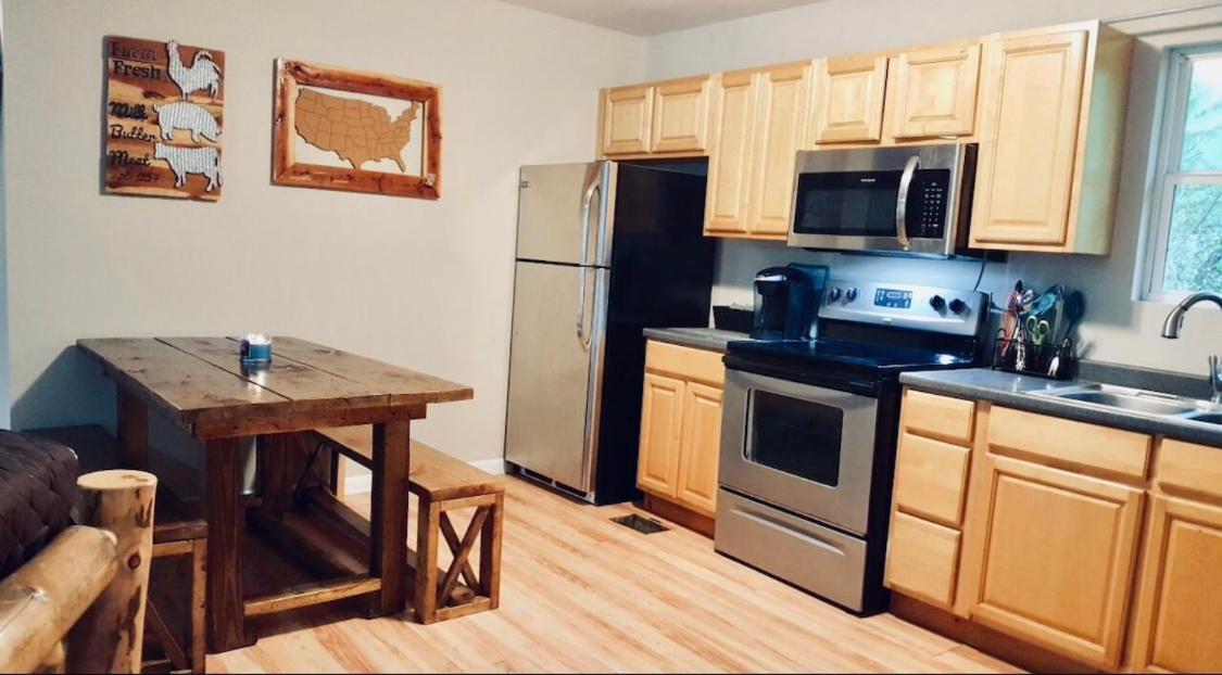 Remodelled Cabin! Great Location! セバービル エクステリア 写真